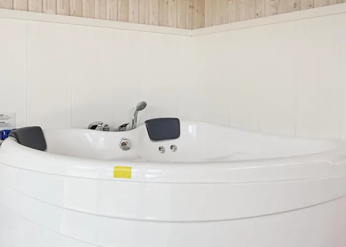 Alessia - 2km From The Sea By Interhome